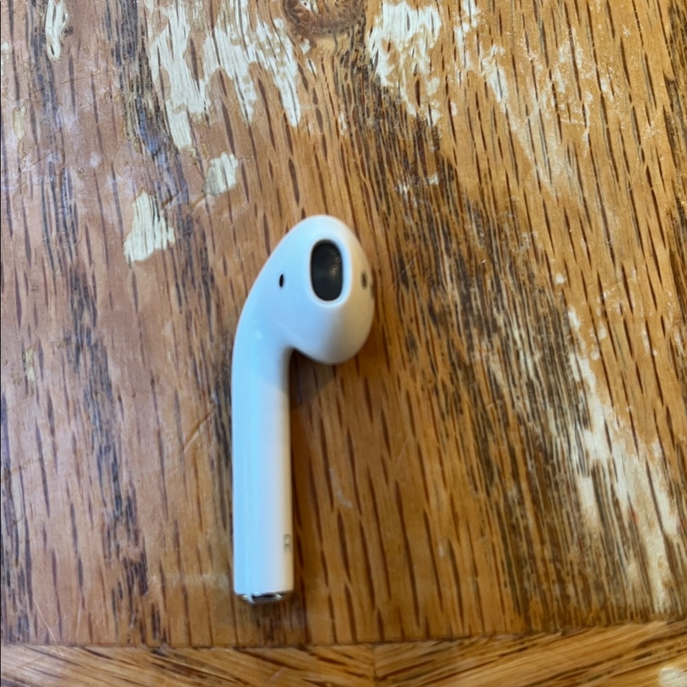 Genuine Apple Airpods Right (R) A1523 Bluetooth Right side Replacement ONLY
